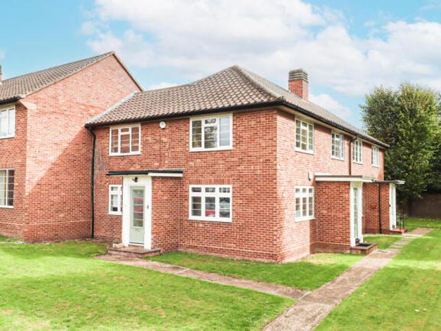 Flat for sale in Five Acres, Hertfordshire
