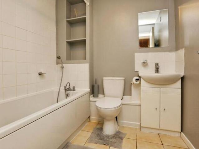 Flat for sale in Barton Stacey, Hampshire