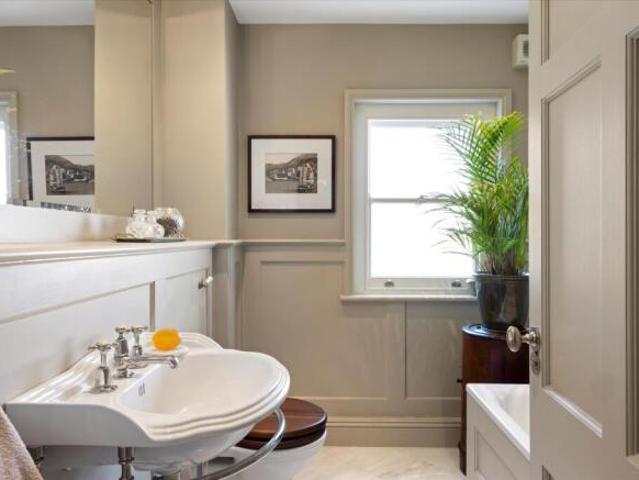 Flat for sale in Cheltenham, Gloucestershire