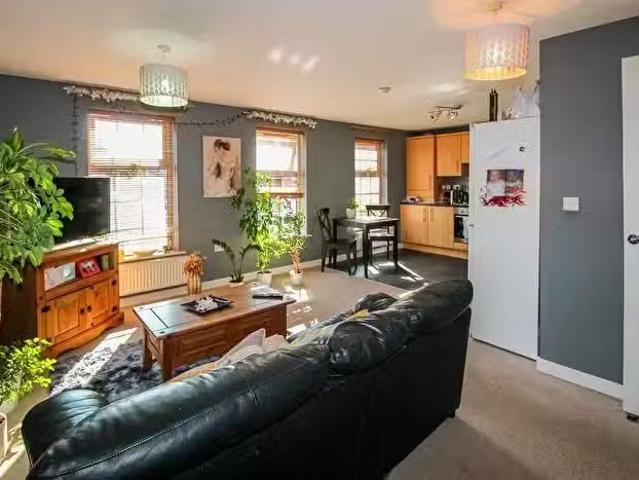 House for sale in Wrenthorpe