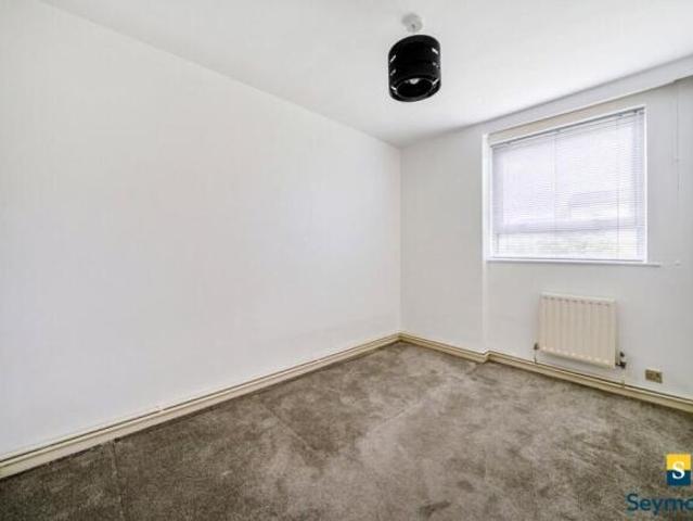 Flat for sale in Guildford, Surrey