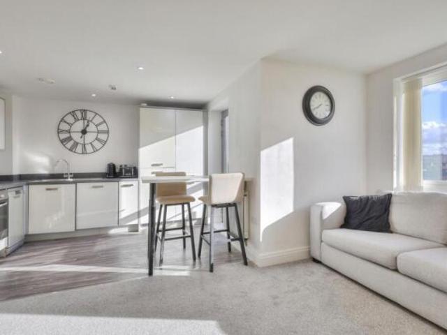 Flat for sale in Northampton, Northamptonshire