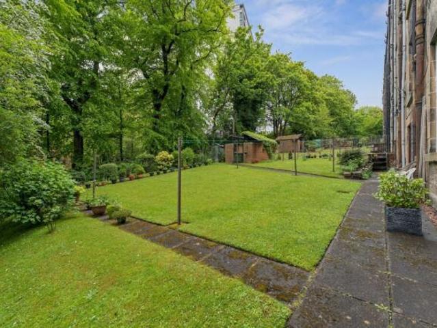Flat for sale in Broomhill, Scotland