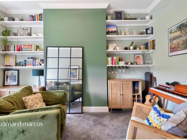 Flat for sale in Tulse Hill, Greater London