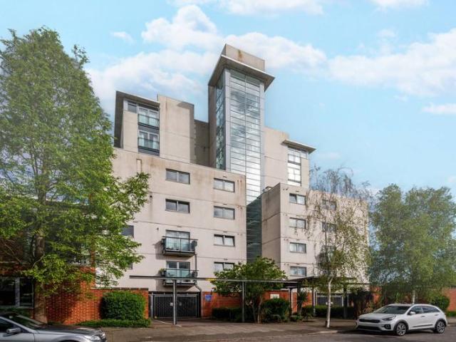 Apartment for sale in Thamesmead, Royal Borough of Greenwich