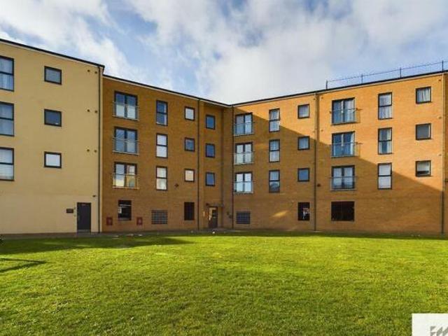 House for sale in Tilbury, Essex