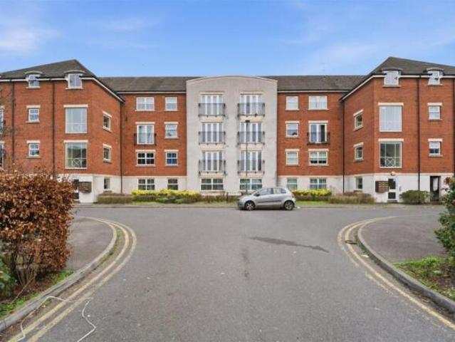 Flat for sale in Slough