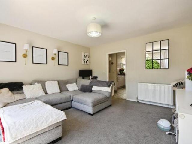 Flat for sale in Navestock Side