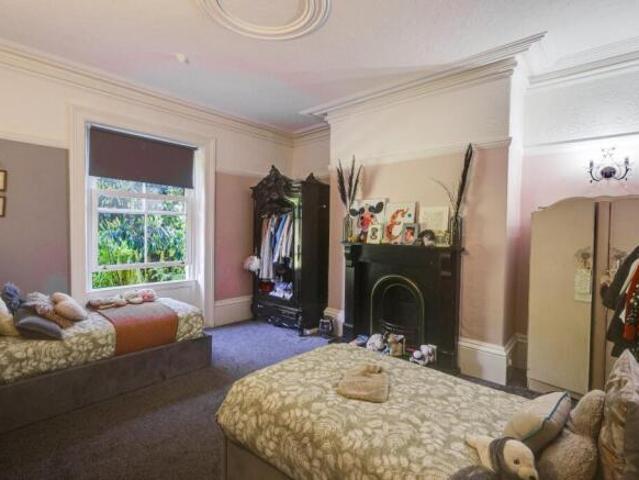Flat for sale in Pudsey, West Yorkshire