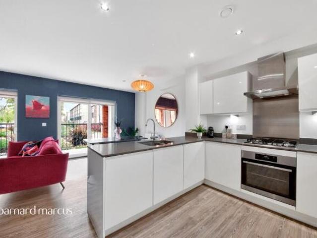 Flat for sale in London Borough of Barnet, Greater London
