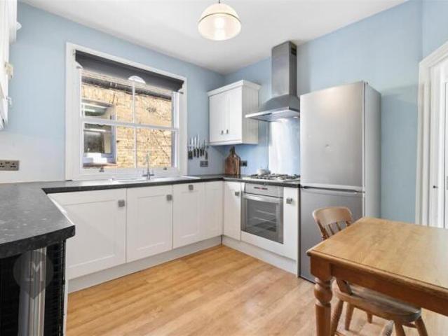 Flat for sale in London Borough of Wandsworth, Greater London