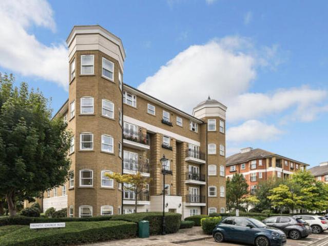 Flat for sale in Barnes, Greater London