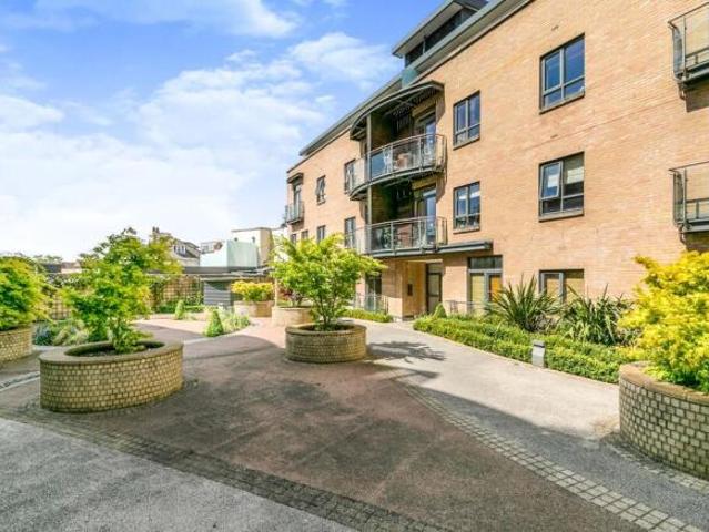 Flat for sale in Westborough, Surrey