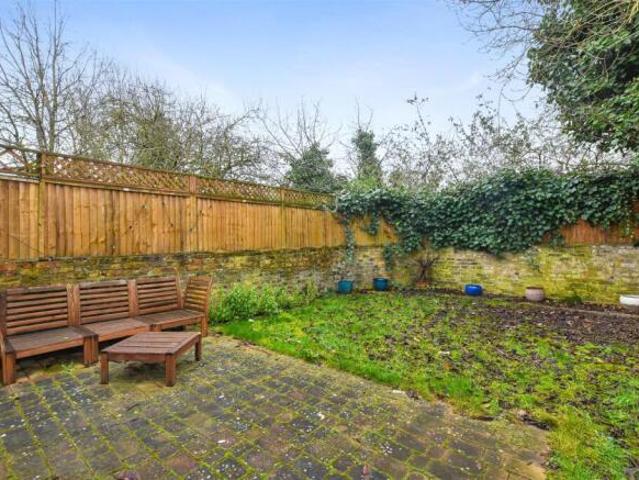 Flat for sale in Cat Hill