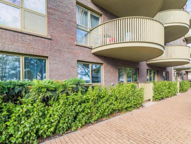 Flat for sale in Cat Hill, England