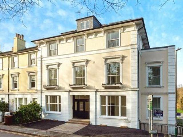 House for sale in Broadwater Down, Sandown Park