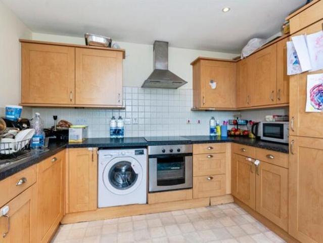 Flat for sale in Slough