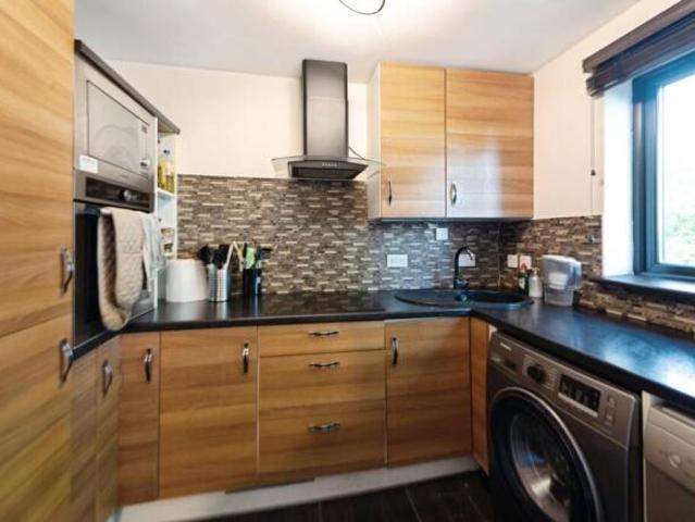 Flat for sale in Barton Stacey, Hampshire