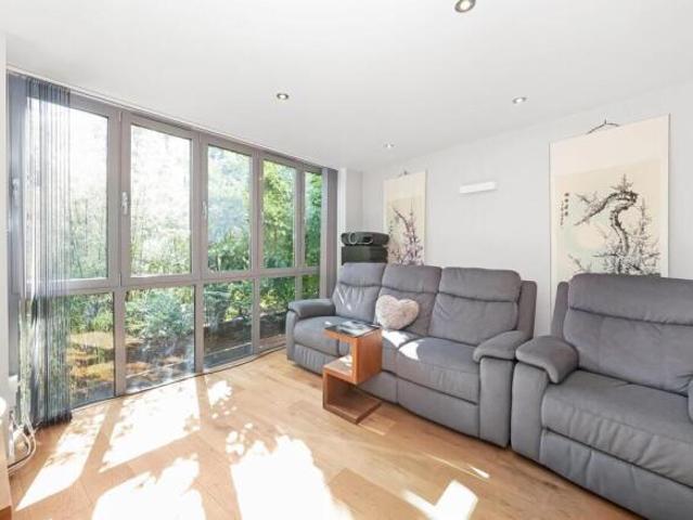 Flat for sale in East Dulwich, Greater London