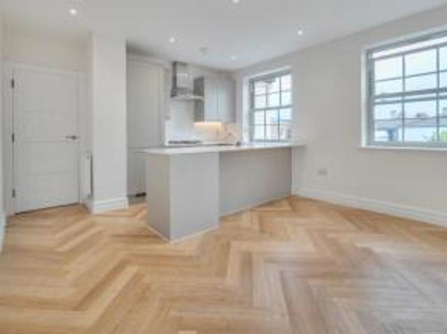 Flat for sale in Fulflood, Hampshire
