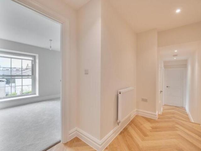 Flat for sale in Fulflood, Hampshire