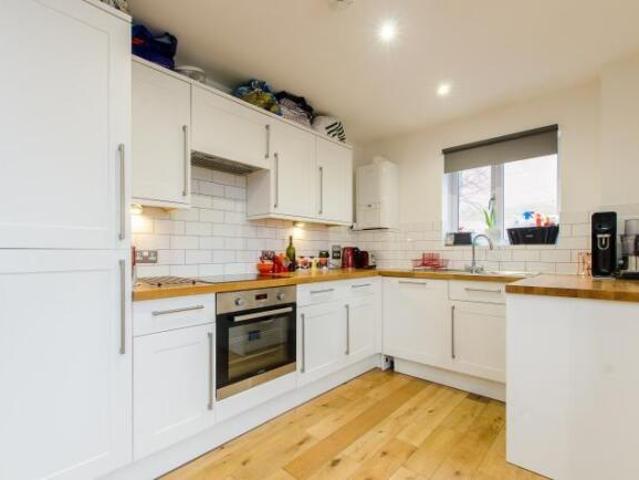 Flat for sale in Tulse Hill, Greater London