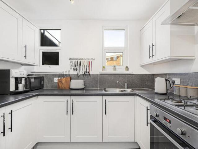Flat for sale in West Ealing, Greater London