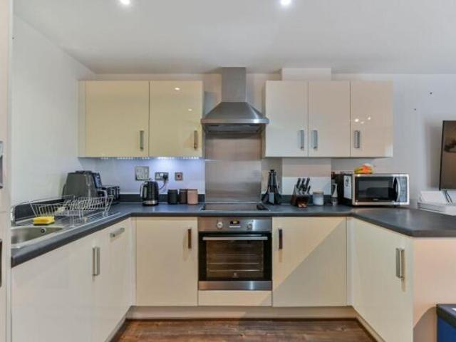 Flat for sale in Surbiton, Greater London