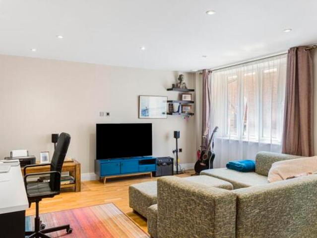 Flat for sale in Five Acres, Hertfordshire