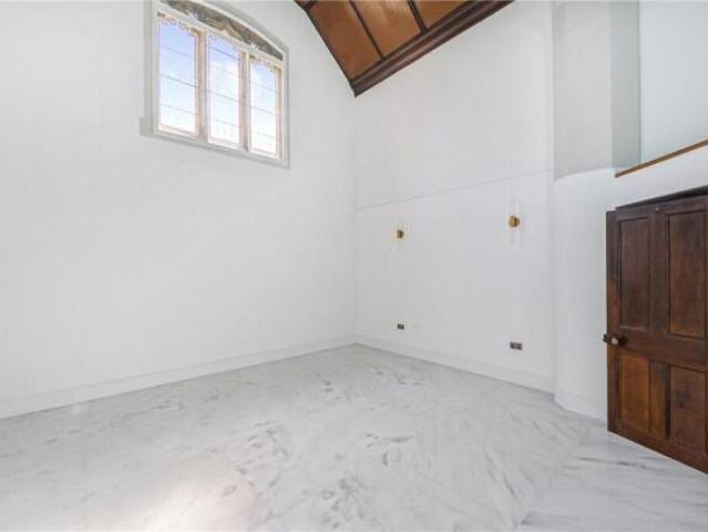 Flat for sale in Cat Hill