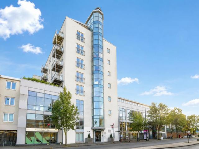 Flat for sale in Mortlake, Greater London
