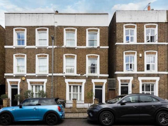 Flat for sale in London Borough of Wandsworth, Greater London
