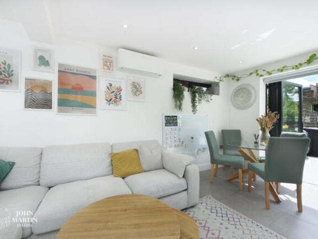 Flat for sale in Ealing, Greater London