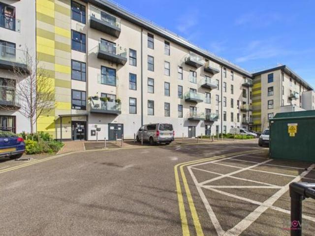 Flat for sale in Gloucester, Gloucestershire