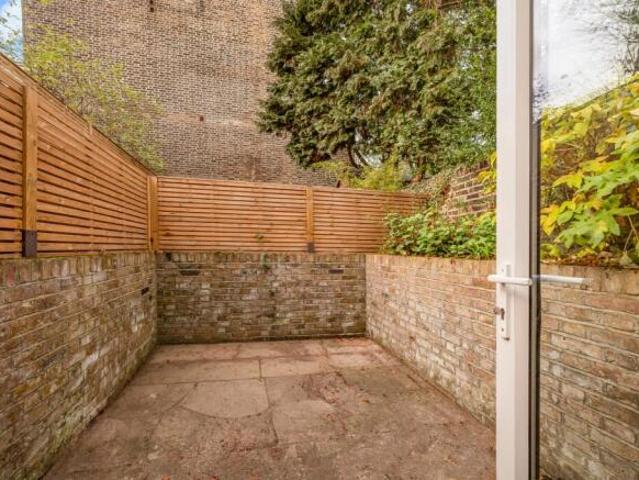 Flat for sale in Highbury, Greater London