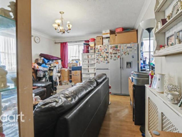 Flat for sale in Barking, Greater London