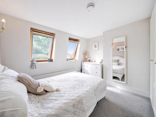 Flat for sale in London Borough of Lambeth, Greater London