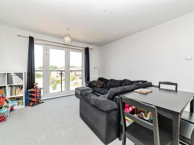 Flat for sale in Basingstoke, Basingstoke and Deane