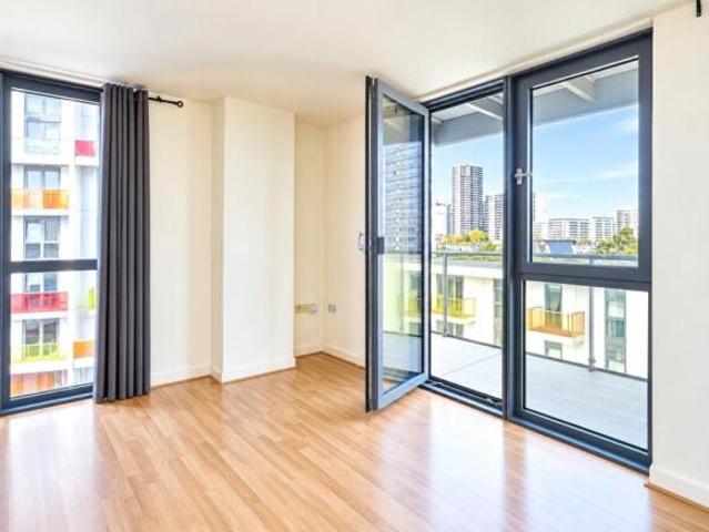Flat for sale in Cat Hill, England