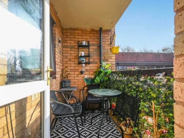 Flat for sale in Calderstones