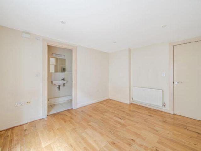 Flat for sale in North Watford, Hertfordshire