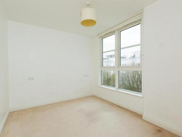 Flat for sale in Bede Island, Leicester