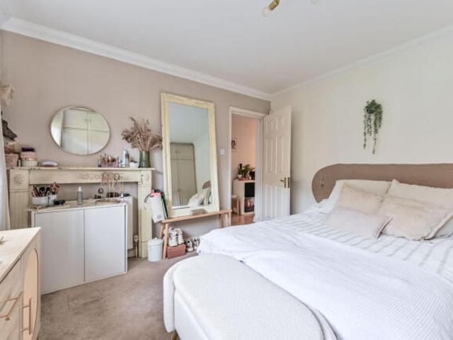 Flat for sale in Archway, Greater London
