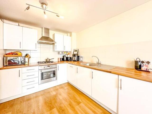 Flat for sale in Watford Heath, Watford