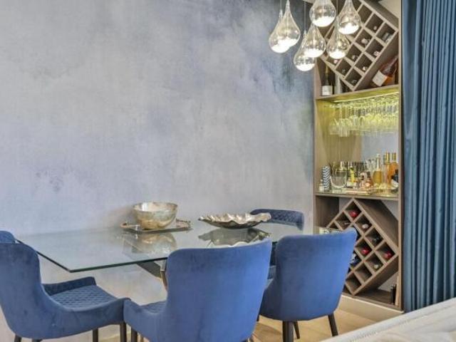 Flat for sale in Wimbledon, Greater London