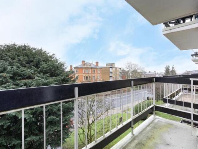 Flat for sale in Putney, Greater London