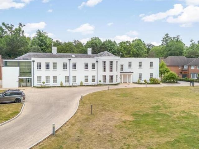 Flat for sale in Hayes, Greater London