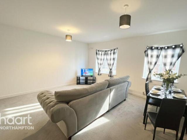 Flat for sale in Northampton, Northamptonshire