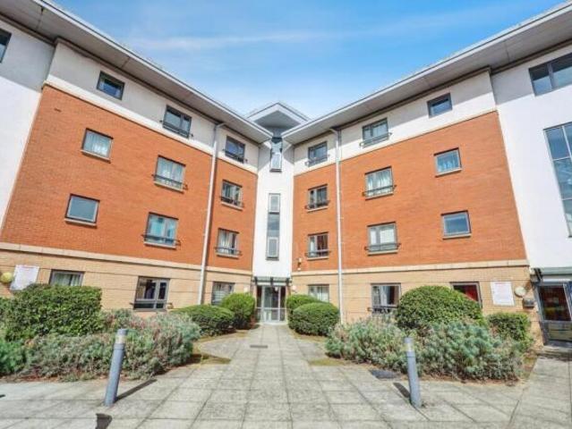 Flat for sale in Northampton, Northamptonshire