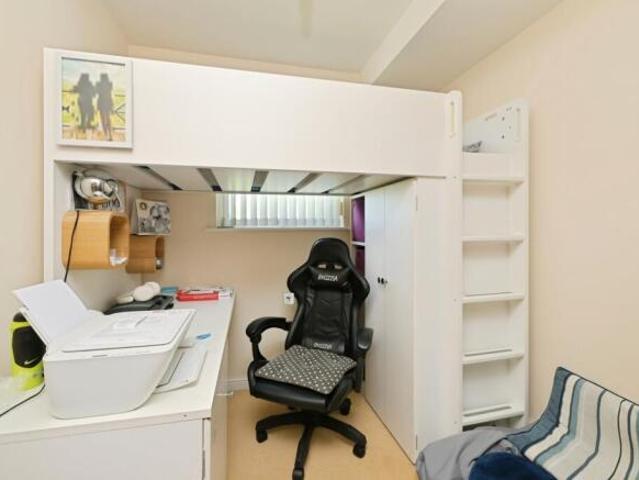 Flat for sale in Northampton, Northamptonshire